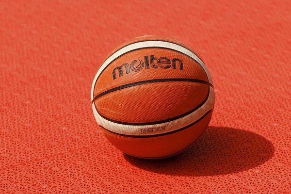 Comment optimiser la récupération entre deux matchs de basketball en tournoi ?